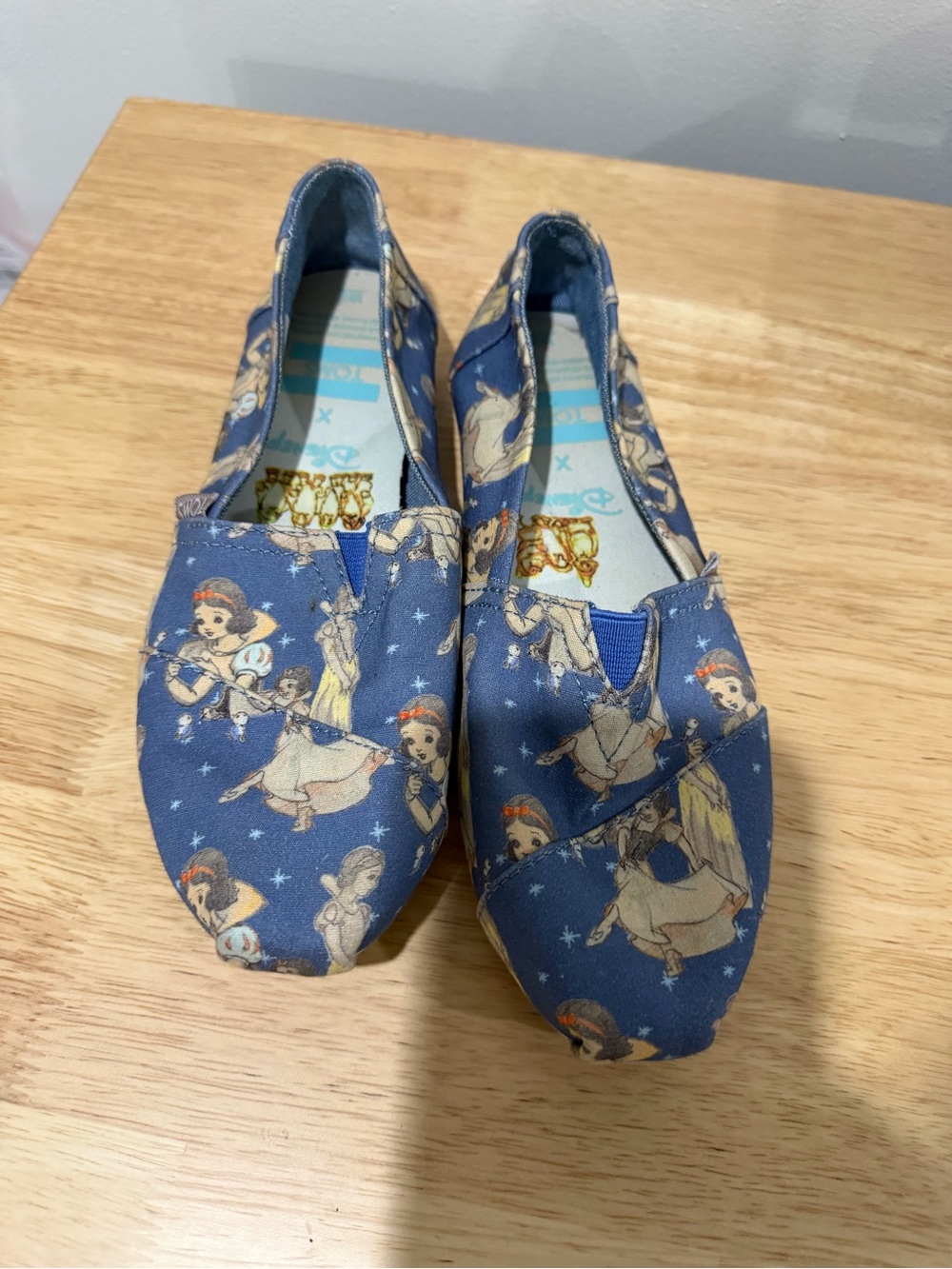 TOMS x Disney Snow White Canvas Classic Alpargata Size 6